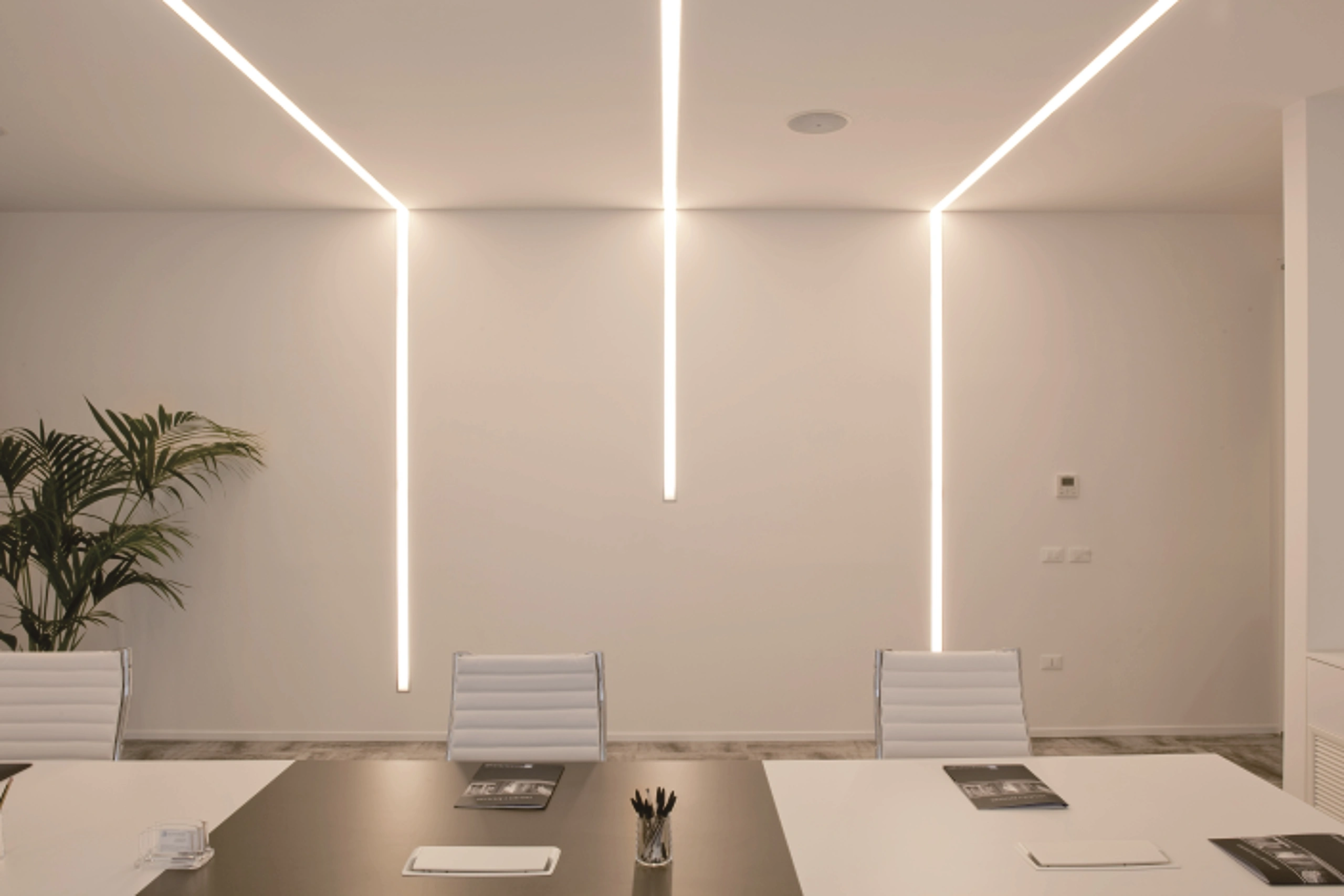 چراغ خطی توکار یا روکار؟ کدام گزینه مناسبتر است؟ 6 linear light Which option is more suitable